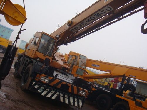 Heavy Duty Rough Terrain Crane