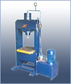 RUBBER MOULDING MACHINE