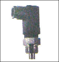 TEMPERATURE SWITCH WITH COUPLER