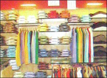 SHOWROOM WALL MOUNTED GARMENTS DISPLAY RACK