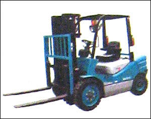 FORKLIFT TRUCK