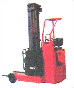 HIGH REACH TRUCK