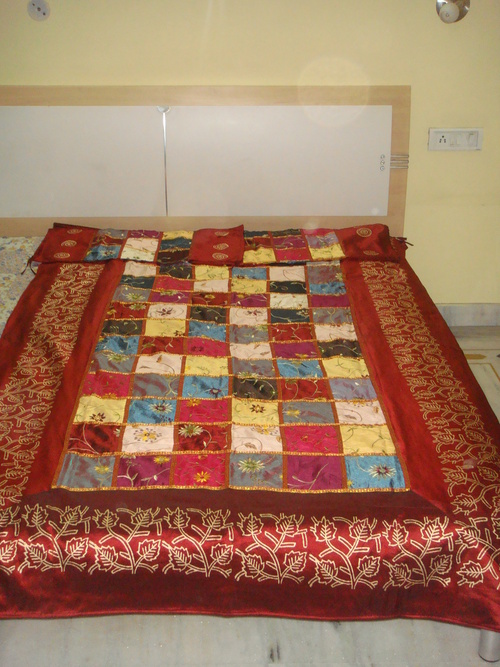Attractive Bed Covers - Gold Printed Design Includes Cushion and Pillow Covers