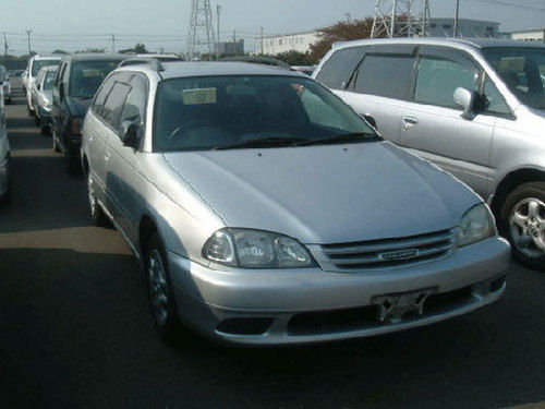 Used Car (2000 Toyota Caldina)