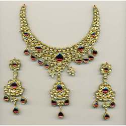 Small Unshape Gold Necklace Set