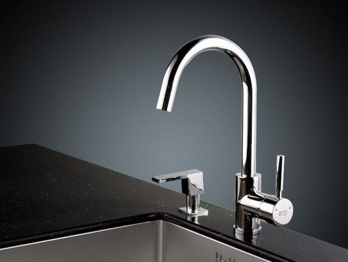 Hot-Cold Water Rotatable Kitchen Sink Faucet (L8015)