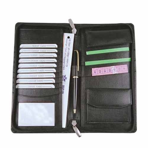 विजिटिंग कार्ड और पासपोर्ट होल्डर