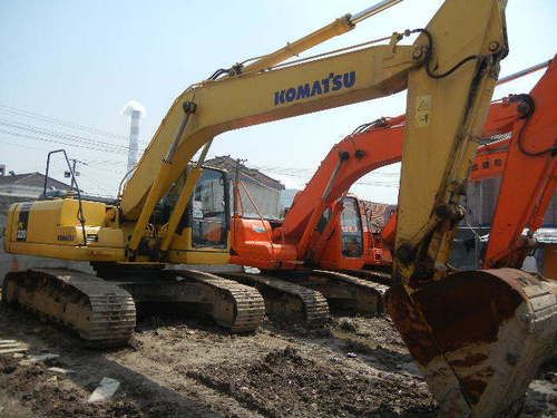 Used Kamatsu Excavator (PC220)