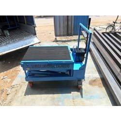 Hydraulic Lifting Table - High Grade Material, Maximum Lift Height 10 Feet, Capacity 100 to 1000 Kgs | Ideal for Lifting Light Weight Loads to Varying Heights