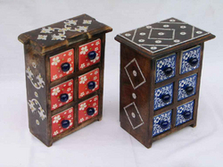 लकड़ी और सिरेमिक मल्टी ड्रावर कैबिनेट