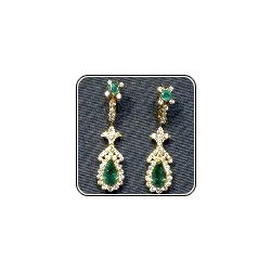 Gold Earing Pair With Emerald And Diamonds