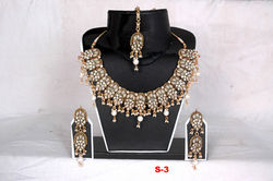 Gold Plated Necklace Sets - Elegant Design , Colorful Patterns for Trendy Fashion Enthusiasts