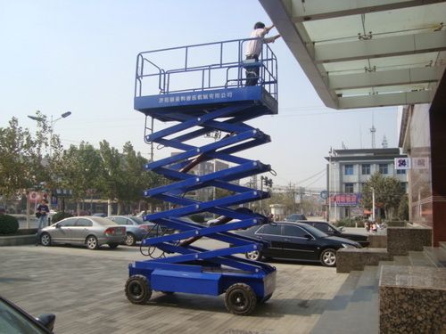 Self-propelled Scissor Lift Platform