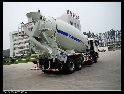 Concrete Mixer Truck - Heavy-Duty Steel Frame, High Capacity Design for Efficient Mixing