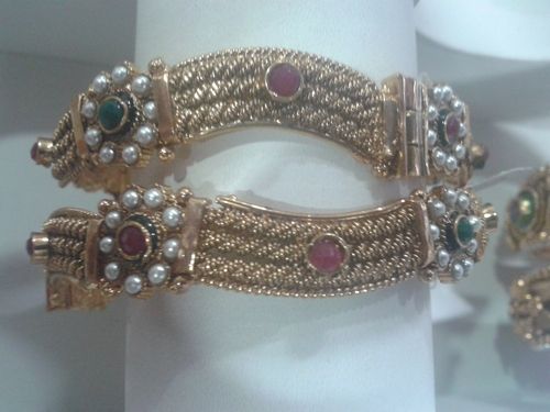 Fashionable Ladies Bangles