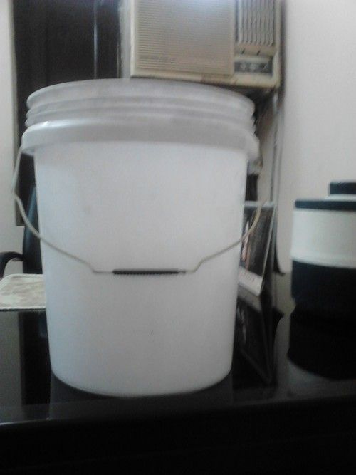 Plastic Paint Buckets And Containers