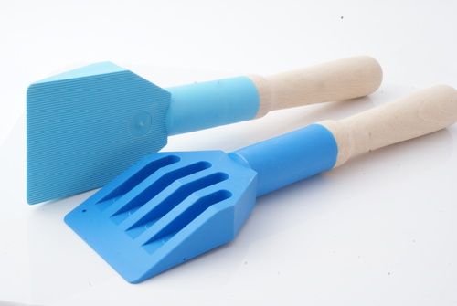 Glazing Shovel - Plastic Head / Wooden Handle