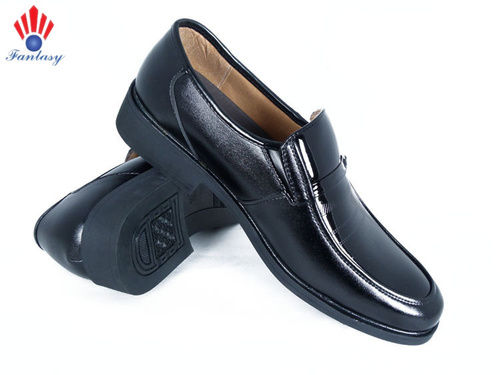  पुरुषों के चमड़े के काले जूते