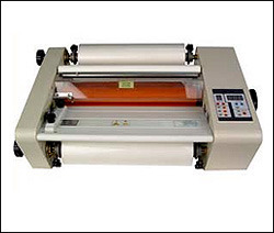 एनकैप्सुलेशन और लैमिनेटिंग मशीन