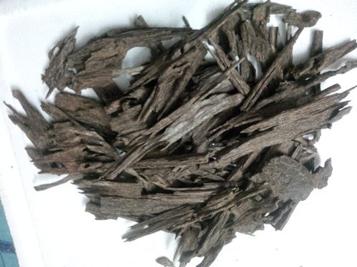 Agarwood Chips - High Grade Agarwood | Crafted by Skilled Artisans with Creative Design Expertise