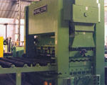  औद्योगिक 9 रोलर प्लेट स्ट्रेटनिंग मशीन (2500 मिमी स्पैन x 18 मिमी) 