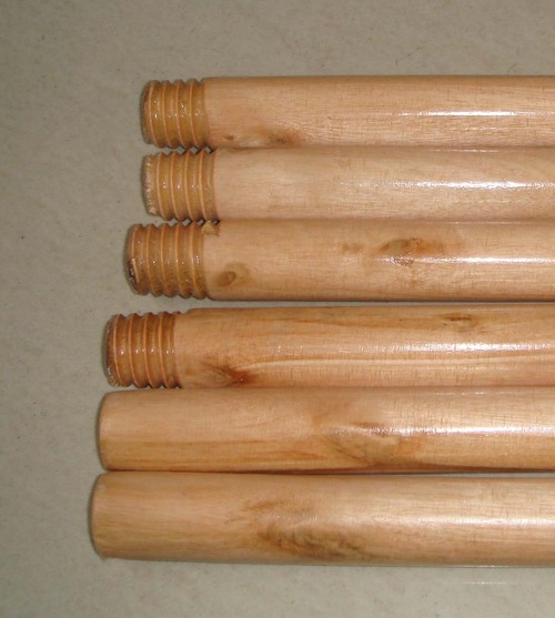 Varnished Wooden Broom Handle (120 X 2.3cm)
