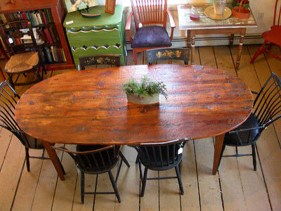 Oval Dining Table - Solid Wood Design, Elegant Oval Shape, Versatile for Any Dining Space