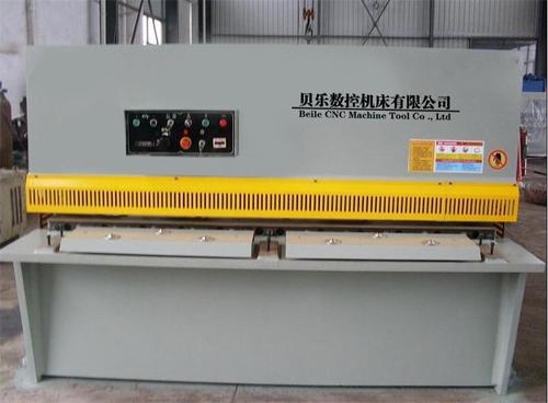 Hydraulic Pendulum Shearing Machine - Advanced Integrated Hydraulic System | Adjustable Shearing Angle, Rapid Blade Gap Adjustment, Long-Lasting Rectangular Blade