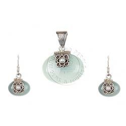 Pearl Pendant Set