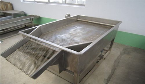 स्ट्राबेरी फ्रूट एंड लीफ सेपरेटर