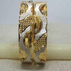 Modern Touch Gold Bangle