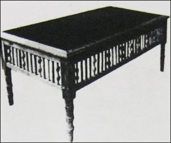 Wooden Table (Drk235)