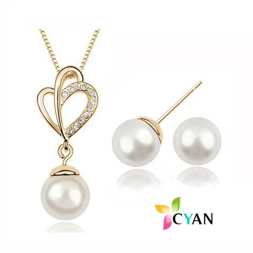 Pearl Pendant Set With Earrings