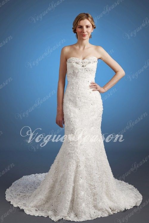 Strapless Appliques Chapel Train Lace Wedding Dress