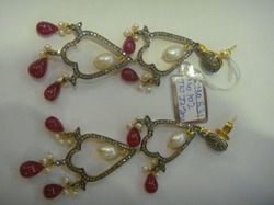 Gold Earrings With Diamond And Ruby