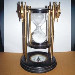 Hanging Wheel Sand Timer With Direction Compass