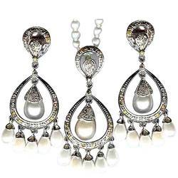 Pearl Kundan Pendant Set