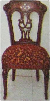  लकड़ी की कुर्सियां (Chr 802) 