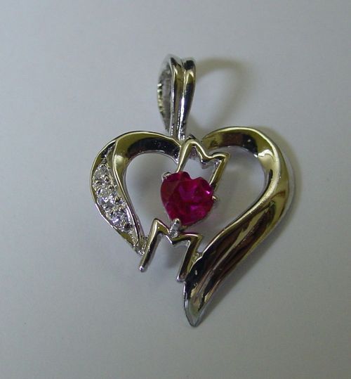 18k White Gold Diamond Heart Pendant