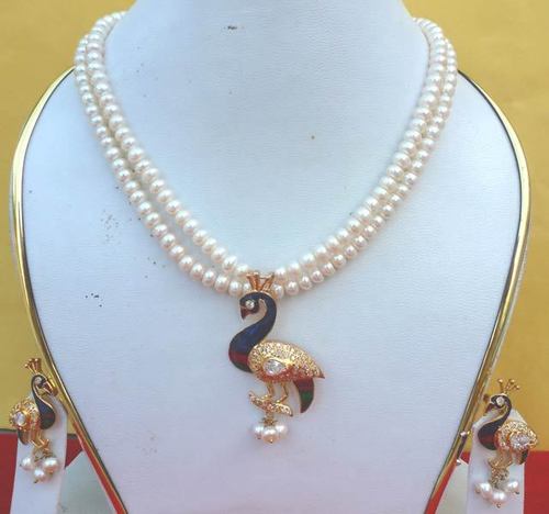 Faux Pearl Necklace Set