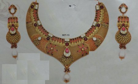 Attractive Paper Antique Necklace Set