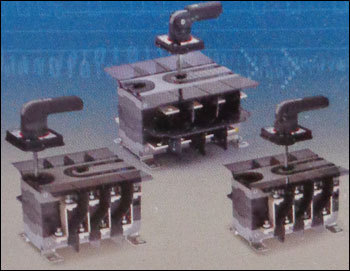 Changeover Switches - 125A-1000A Range | Staggered Terminals, Dual Shaft Positions, Flip-able Handle, Shrouded Live Parts, Site-Convertible to Fused Version