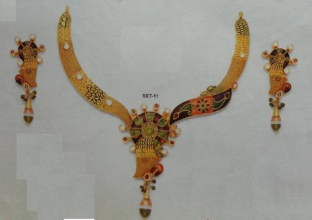 Fancy Paper Antique Necklace Set