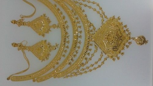 Elegant Gold Necklace