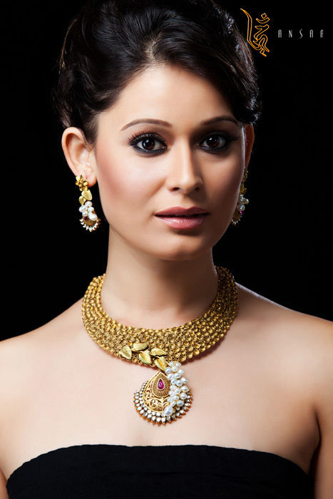 Ladies Traditional Gold Necklace Set
