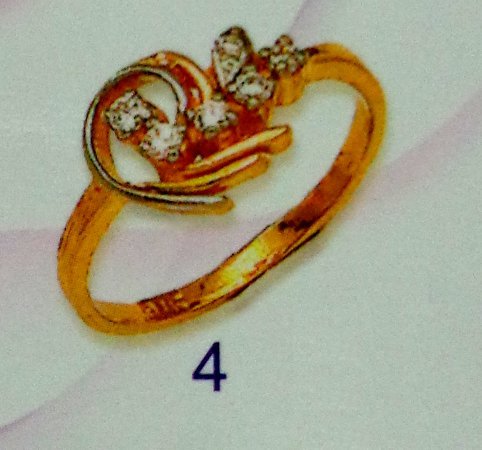 Stylish Ladies Gold Ring