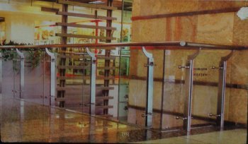 स्टेनलेस स्टील और कांच की रेलिंग