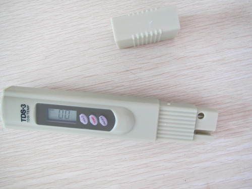 TDS Meter - 15.5x3.1x2.3cm | 0-9990 ppm Measurement Range, Auto-Off Function, Built-in Thermometer, Includes Carrying Case with Belt Clip