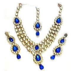 Attractive Kundan Necklace Set