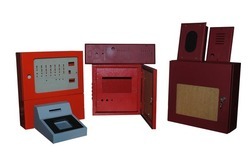 फायर अलार्म और कंसोल बॉक्स